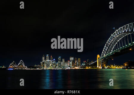 Vue sur le port de la ville de Sydney en Australie, la nuit Banque D'Images