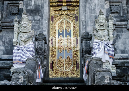 Pura hindu temple Goa Lawah détails extérieurs à Bali Indonésie Banque D'Images