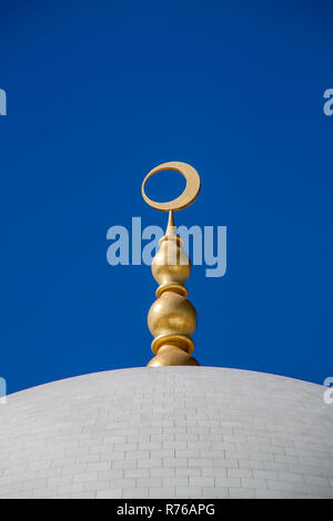 L'arabe symbole sur le haut de la mosquée Blanche à Abu Dhabi Banque D'Images