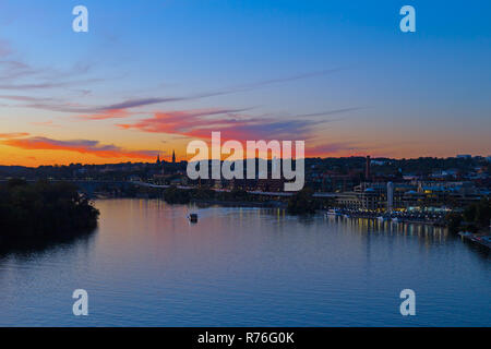 Magnifique coucher de soleil sur front de Georgetown, Washington DC, USA. Panorama de la capitale nous près de Potomac. Banque D'Images