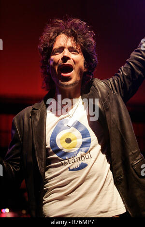 Chris Cornell, ancien chanteur de Soundgarden et Audioslave se produit en concert à Club Revolution, à Ft. Lauderdale en Floride le 3 novembre 2007. Banque D'Images