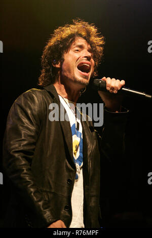 Chris Cornell, ancien chanteur de Soundgarden et Audioslave se produit en concert à Club Revolution, à Ft. Lauderdale en Floride le 3 novembre 2007. Banque D'Images