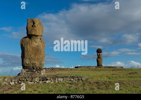 Au cérémonial Tahai Moais complexe, Hanga Roa, parc national de Rapa Nui, Site du patrimoine mondial de l'UNESCO, l'île de Pâques, Chili Banque D'Images