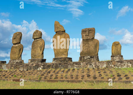 Au cérémonial Tahai Moais complexe, Hanga Roa, parc national de Rapa Nui, Site du patrimoine mondial de l'UNESCO, l'île de Pâques, Chili Banque D'Images