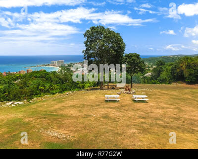 Plage jamaïcaine A. Caribbean Beach sur la côte nord de la Jamaïque, près de Dunn's River Falls et Ocho Rios. Banque D'Images