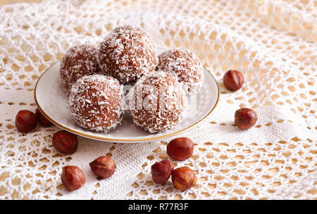 Des desserts de miettes de biscuits, la noix de coco et de noix Banque D'Images
