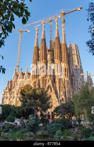 Barcelone, Espagne - 26 mars 2018 : La Sagrada Familia - l'impressionnante cathédrale conçue par Gaudi, qui est en cours de construction depuis le 19 mars 1882 et n'est pas Banque D'Images