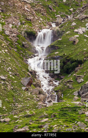 Vu de la chute d'Leh - Manali highway, Himalaya, le Jammu-et-Cachemire, l'Inde du Nord. Banque D'Images