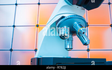 Close-up de l'objectif de microscope Banque D'Images