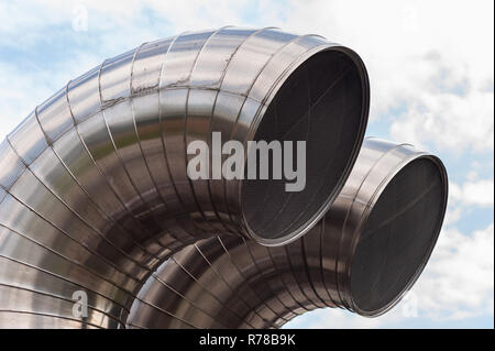 Tuyaux en acier inoxydable. Les conduits d'échange d'air, constructions souterraines. Banque D'Images