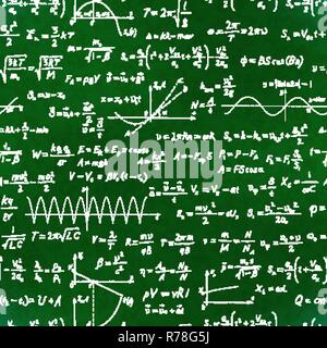 Beaucoup d'équations et formules mathématiques de base, lettrage craie blanche sur tableau noir vert de l'école modèle transparent Illustration de Vecteur