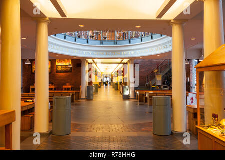 Dôme Central Food Hall à Quincy Market, Boston, Massachusetts, États-Unis d'Amérique. Banque D'Images