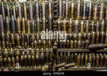 Les douilles de cartouche, Musée de la guerre de Hooge Crater, près d'Ypres, Flandre occidentale, Belgique Banque D'Images