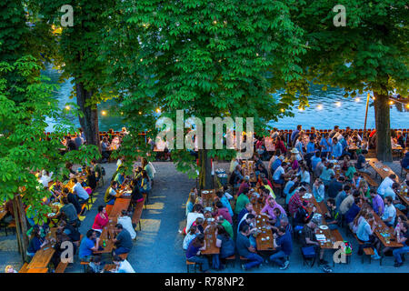 Neckarmüller jardin de bière sur le Neckar, Tübingen, Bade-Wurtemberg, Allemagne Banque D'Images