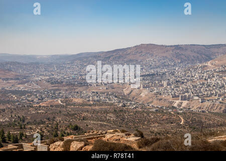 Panorama de Naplouse (Shomron ou Sichem) et le Mont Garizim Banque D'Images