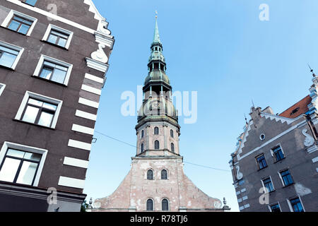 Église Saint Pierre dans la vieille ville de Riga, Lettonie. Visite de la ville, voyage Banque D'Images