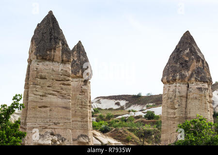 Dessus des roches les cheminées de fées de Göreme Park Banque D'Images