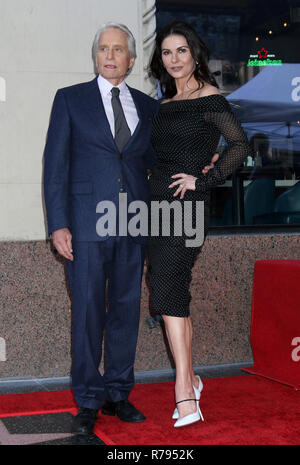 Michael Douglas Walk of Fame Star cérémonie sur le Hollywood Walk of Fame en vedette : Michael Douglas, Catherine Zeta-Jones Où : Los Angeles, California, United States Quand : 06 novembre 2018 Crédit : Nicky Nelson/WENN.com Banque D'Images