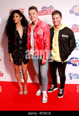 Les présentateurs Capital FM espère Vick, Romaine Kemp et Sonny Jay au cours de l'exécution des médias le premier jour de la capitale Jingle Bell Ball avec Coca-Cola au London's O2 Arena. Banque D'Images