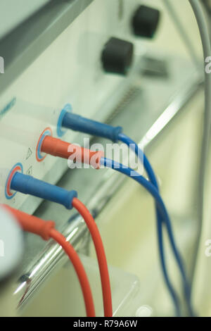 Intratissue clinique de physiothérapie du PEV L'Électrolyse percutanée aiguille sèche physiothérapeute. pequipment Banque D'Images