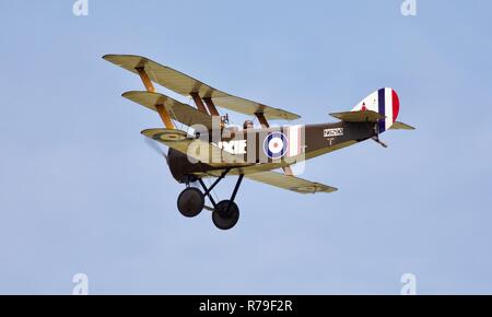 Sopwith Triplane volant à l'Airshow spectacle militaire 2018 à Old Warden Banque D'Images