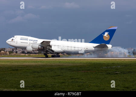 Hellenic Imperial Airways Boeing 747-281B (SX-TIE) finale sur la piste 31. Banque D'Images