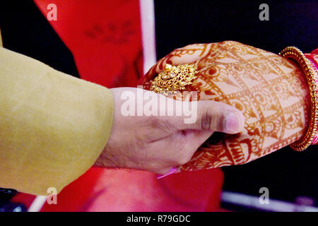 Bride & Groom Part' ensemble dans Indian Wedding Banque D'Images