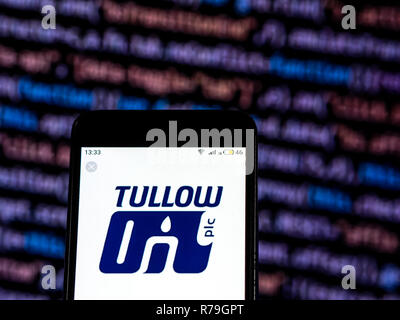 Logo de la société Tullow Oil vu affichée sur téléphone intelligent. Banque D'Images