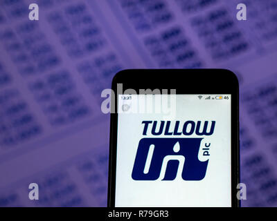 Logo de la société Tullow Oil vu affichée sur téléphone intelligent. Banque D'Images