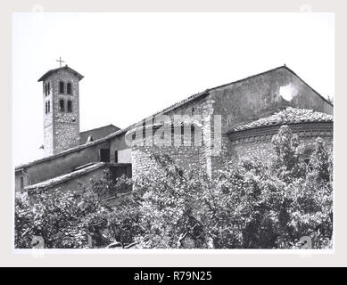 Latium Rieti Casperia S. Maria di Legarano, c'est mon l'Italie, l'Italie Pays de l'histoire visuelle, crucifix en bois médiévale datant du Xvème siècle ou 14e siècle ? ? ?. La peinture post-médiévale, la sculpture. Dans la lunette au-dessus du portail est une fresque de l'annonciation par Bartolomeo Torresani. Une fresque du Jugement dernier, par Bartolomeo Torresani, sur les murs d'une chapelle à gauche de l'atrium. Peinture de S. Sebastian et S. Jean le Baptiste de l'école d'Antoniazzo Romano. Dans une niche, la représentation du mariage de la Vierge, fresque attribuée à Alessandro Torresani. Scène de la nativité en p Banque D'Images