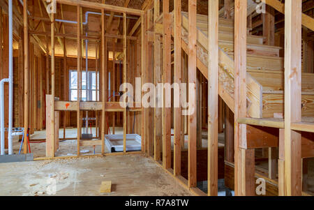 Maison à ossature bois, stick construit maison en construction nouvelle construction en bois avec toit truss, Post and Beam cadre. Banque D'Images