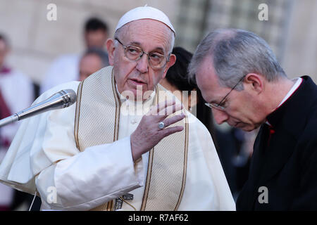 Rome, Italie. 8 décembre 2018. Le pape François au cours de l'acte de vénération à l'occasion de la fête de l'Immaculée Conception de la Bienheureuse Vierge Marie.Image Crédit : © Evandro Inetti via Zuma sur le fil) Credit : Evandro Inetti/ZUMA/Alamy Fil Live News Banque D'Images