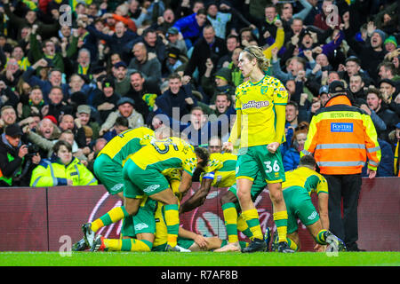 8 décembre 2018, Carrow Road, Norfolk, Angleterre ; Sky Bet Championship, Norwich City v Bolton Wonderers ; Norwich City célèbre Teemu Pukki (22) de la ville de Norwich but gagnant pour faire le score de 3-2. Credit : Georgie Kerr/News Images images Ligue de football anglais sont soumis à licence DataCo Banque D'Images