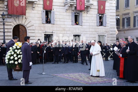 Rome, Italie. 8 décembre 2018. Le pape François au cours de l'acte de vénération à l'occasion de la fête de l'Immaculée Conception de la Bienheureuse Vierge Marie.Image Crédit : © Evandro Inetti via Zuma sur le fil) Credit : Evandro Inetti/ZUMA/Alamy Fil Live News Banque D'Images