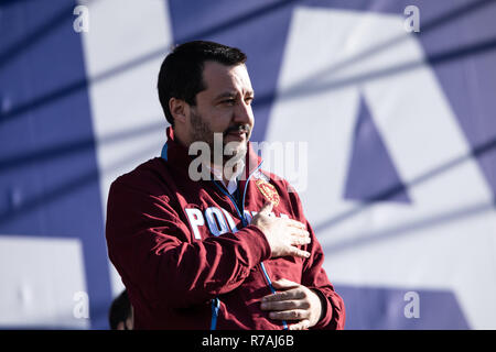 Roma, Rome, Italie. 8e déc, 2019. Vice-premier ministre et ministre de l'intérieur Matteo Salvini vu pendant l'événement.Le parti de la ligue (La ligue) a tenu un rassemblement politique avec la phrase ''Italie lever la tête'' à la Piazza del Popolo à Rome, Italie. Selon les organisateurs, 80 000 personnes ont assisté. Les représentants du parti a expliqué les plans et les idées du parti de l'avenir du pays. Credit : SOPA Images/ZUMA/Alamy Fil Live News Banque D'Images