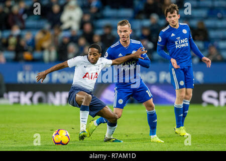 Leicester, Royaume-Uni. 8e Dec 2018. Kyle Walker-Peters de Tottenham Hotspur protège la balle de James Maddison de Leicester City au cours de la Premier League match entre Leicester City et Tottenham Hotspur à la King Power Stadium, Leicester, Angleterre le 8 décembre 2018. Photo par Matthieu Buchan. Usage éditorial uniquement, licence requise pour un usage commercial. Aucune utilisation de pari, de jeux ou d'un seul club/ligue/dvd publications. Credit : UK Sports Photos Ltd/Alamy Live News Banque D'Images