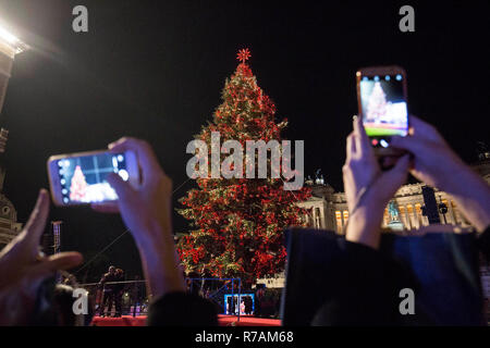 Rome, Italie. 8 décembre 2018. Les lumières d'arbre de Noël. Credit : LaPresse/Alamy Live News Banque D'Images