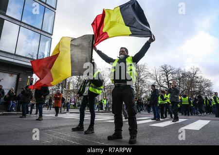 Bruxelles, Belgique. Dec 8, 2018. 'Jaune' manifestants réunis à Bruxelles, capitale de la Belgique, le 8 décembre 2018. (Xinhua/Zheng Huansong). Credit : Zheng Huansong/Xinhua/Alamy Live News Banque D'Images