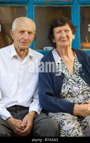 Portrait of smiling grandparents close-up Banque D'Images