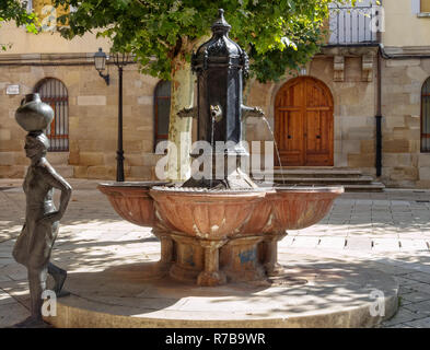 Fontaine à eau Femme - Navarrete Banque D'Images