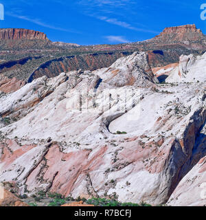 Incliné de la waterpocket fold dans Capitol Reef National Park, Utah Banque D'Images