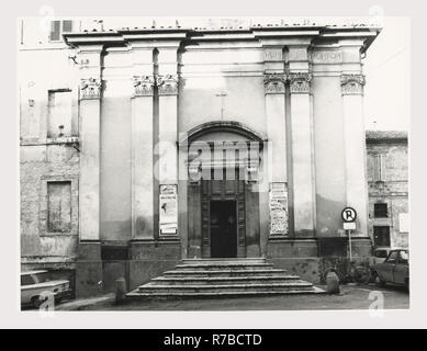 Latium Rieti Rieti S. Ruffo, c'est mon l'Italie, l'Italie Pays de l'histoire visuelle, de l'architecture médiévale architecture, sculpture, peinture, décoration en stuc. L'église a été construite en 1141, mais a été complètement restructuré en 1746, avec une façade baroque en marbre et stuc doré et l'intérieur. Dans une chapelle latérale est la peinture de l'Ange Gardien, attribué à Giovanni Antonio Galli appelé lo Spadarino. Banque D'Images