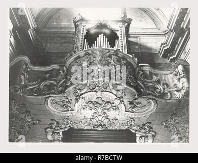 Latium Rieti Rieti S. Ruffo, c'est mon l'Italie, l'Italie Pays de l'histoire visuelle, de l'architecture médiévale architecture, sculpture, peinture, décoration en stuc. L'église a été construite en 1141, mais a été complètement restructuré en 1746, avec une façade baroque en marbre et stuc doré et l'intérieur. Dans une chapelle latérale est la peinture de l'Ange Gardien, attribué à Giovanni Antonio Galli appelé lo Spadarino. Banque D'Images