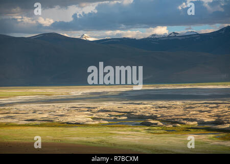 Beau paysage de Tso Kar lac dans la région de Ladakh, Inde Banque D'Images