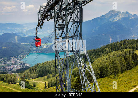 Télécabine sur la montagne Zwölferhorn avec vue vers Wolfgangsee, St Gilgen, Autriche Banque D'Images