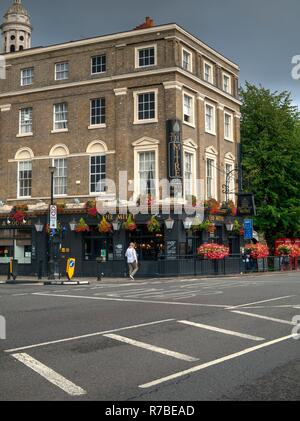 Greenwich, Londres, Royaume-Uni - 13 août 2018 : public local maison appelée mitre Banque D'Images