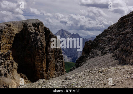 Vue d'été de Sella Tours et le Piz Boè de Passo Pordoi, Canazei, Dolomites, Italie Sella grupe ou Gruppo di Sella et le Passo Pordoi, Tyrol du Sud Banque D'Images