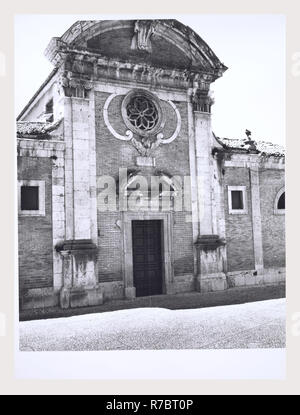 Latium Frosinone Veroli S. Maria Salomé, c'est mon l'Italie, l'Italie Pays de l'histoire visuelle, l'architecture médiévale, la sculpture architecturale, pierre reliquaire, fresques, fragments d'inscription. Selon la tradition, l'église et crype ci-dessous a été construit en 1209 pour abriter les reliques de la Mère des Apôtres Jacques et Jean. La structure a été restaurée dans la période médiévale 1350 après un tremblement de terre. L'architecture médiévale, sculpture architecture, sculpture, peinture, décoration de plafond en stuc. L'intérieur et l'extérieur de l'église ont été en grande partie restaurée au 18e siècle. Triptyque o Banque D'Images