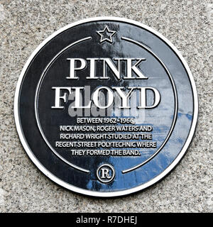 Anglais Pink Floyd rock music band plaque au mur de Regent Street Polytechnic à Londres comme le groupe d'étudiants formé le groupe en 1960 England UK Banque D'Images