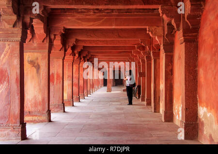 Colonnade de Panch Mahal à Fatehpur Sikri, Uttar Pradesh, Inde. Fatehpur Sikri est l'un des exemples les mieux préservés de l'architecture de Mughal en l'Inde Banque D'Images